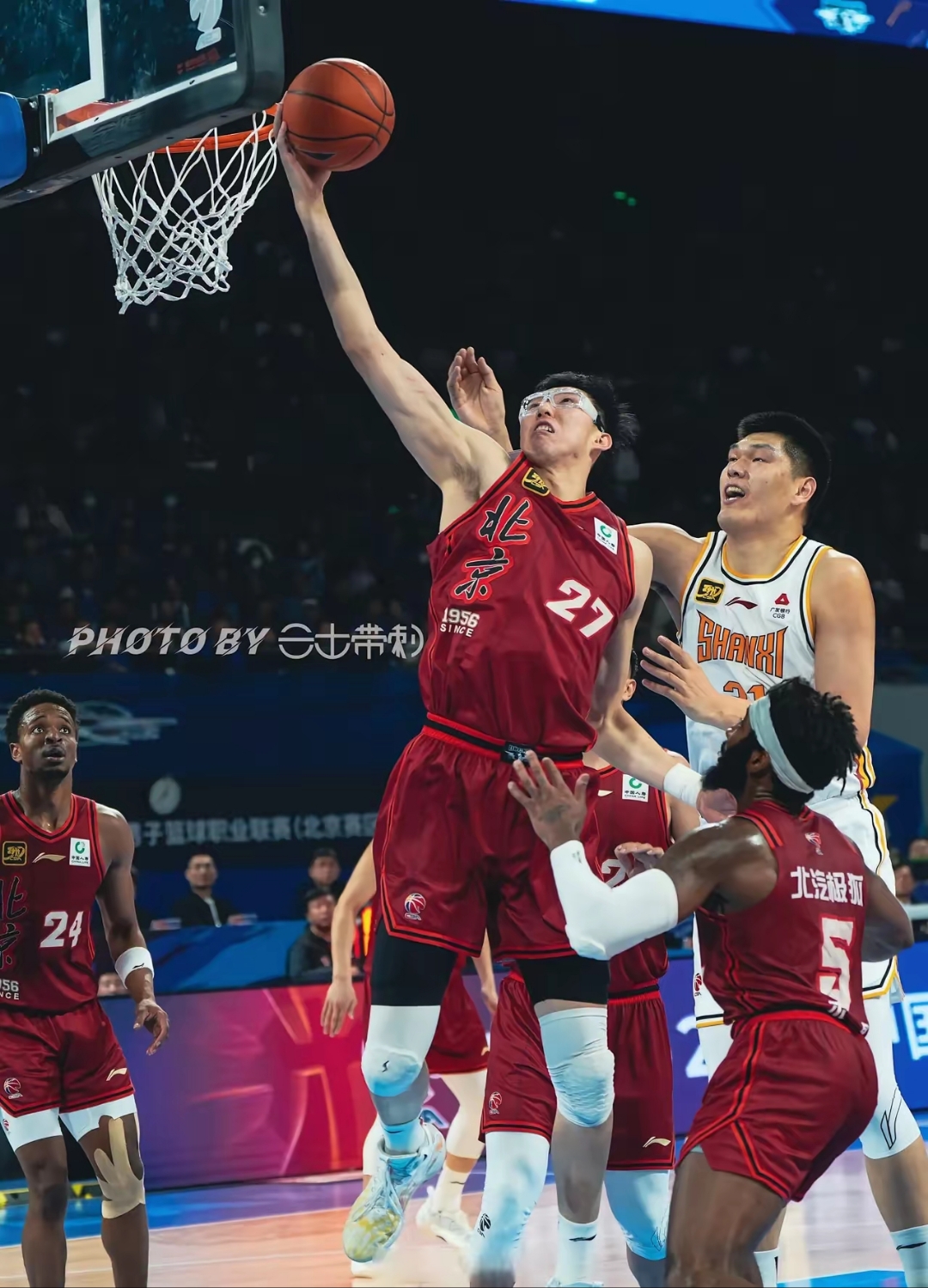 皇冠体育app-包含欧联倒计时，深圳男篮赛后远射贴柱，细节引发关注，气氛紧张，临场指挥获称赞的词条